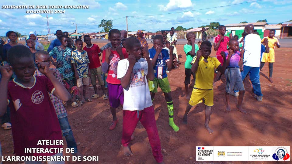 Activités interactives menées sur l'esplanade du Bureau d'arrondissement de SORI